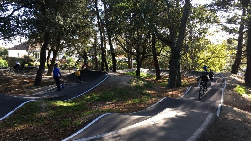 Glisser au pumptrack 